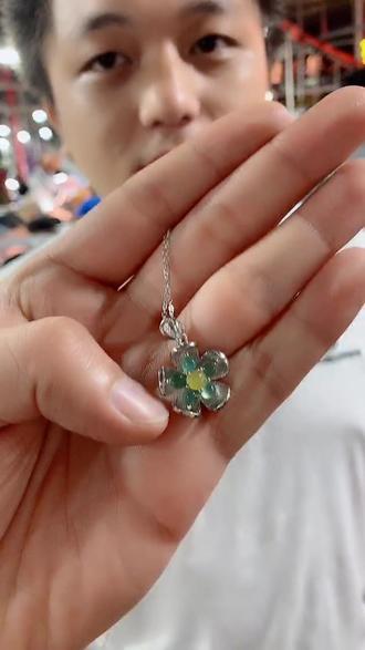 小何果然是个花心的缅甸华侨,不过东西是真漂亮