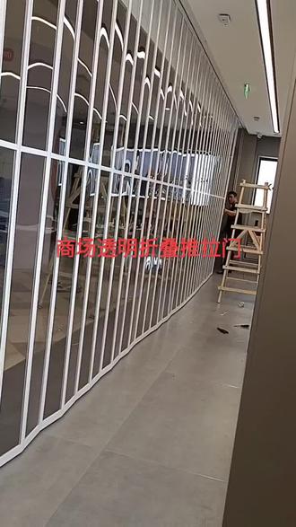 27米水晶折叠门安装#推拉门 #施工现场实拍 #店面装修