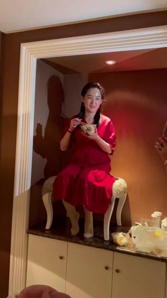 #家有喜事 结婚前一天晚上 吃翻身饼 寓意咸鱼翻身#仪式感不能少