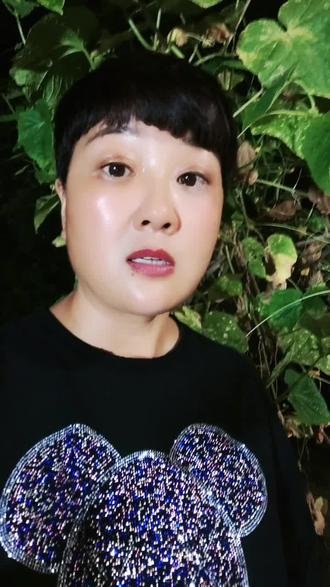 闺女儿子都一样,没有闺女的照样吃月饼,你吃的喝的都是养儿的给你送的,你吃月饼的同时问一下恁闺女给她婆婆买了没,你养闺女不容易,人家养儿更不容易#养儿不易 #父母的爱最伟大 #传播正能量 @抖音小助手