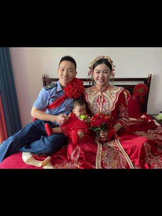 军婚真的很不容易,只有经历过的才懂,带着宝宝结婚的兵爸#驻港#军人婚礼#婚礼现场 #军婚#军装婚纱照