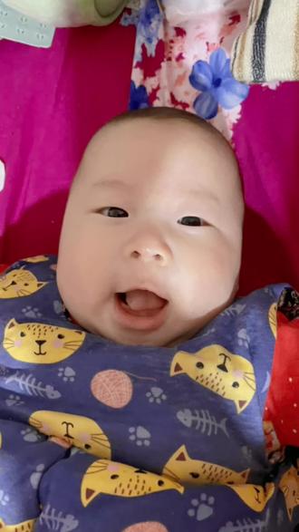 原来小宝宝在妈妈肚子里是这样踢的呀!怪不得当时左一个包,右一个包🤓#人类幼崽成长记 #娃圈 #人类幼崽成长记 #人类幼崽迷惑行为大赏 #幼崽 #生娃就是拿来玩 #无处安放的小jio #淘气宝宝 #