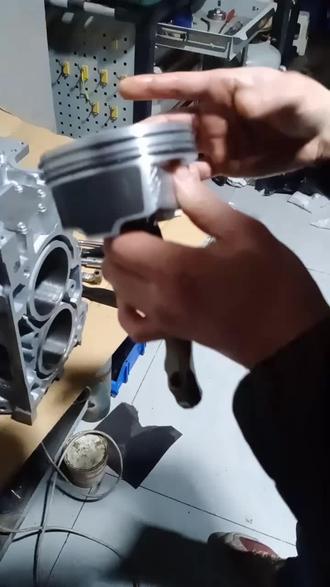 斯巴鲁FB25活塞环安装