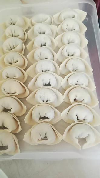 中秋马上就到包点河南的元宝饺子送给公公婆婆干妈他们吃从小为了学