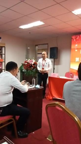 热烈祝贺义乌市黄岩商会第三届换届选举大会顺利召开!戴方明会长全票通过连任第三届会长(恭喜老板连任三届会长!#会议现场 #一群人一条路坚持一直走下去 )