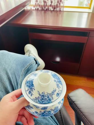 纯临夏话只有临夏人们听的懂😂新姐们滴破烦😂姑舅们滴心酸😂线裤腰里滴筛子挤不完😂嗯家囊😂刺挠哈滴个说着咋里😂#临夏临夏 #一本正经飚方言 @韩集锦伊mu转转火锅