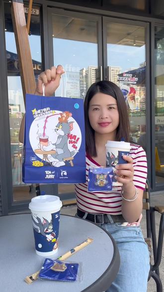 猫和老鼠联名限量徽章,数量有限先到先得哦#瑞幸联名猫和老鼠 #瑞幸让我的童年圆满了 #瑞幸新品#瑞幸咖啡联名猫和老鼠 #瑞幸生酪拿铁
