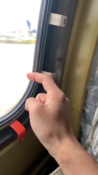 #机务 #飞机 简单的发个自制科普素材吧!关于飞机的客舱玻璃简单科普😘😘