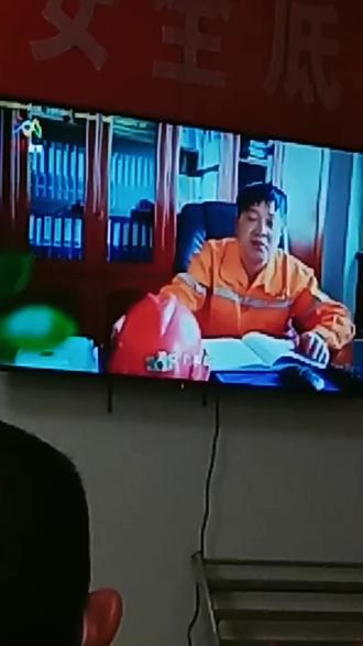 李鸿飞矿长是我敬佩的一位好人,愿好人一生平安,平时没有官威,和工人和和睦睦,也知道体谅理解井下一线工人,有这样的领导,雄山一定更辉煌。