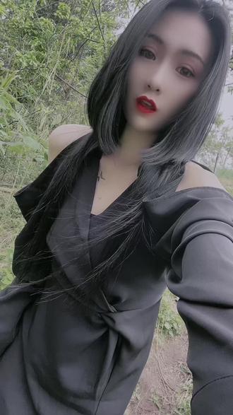 温馨提示 找男朋友千万不要找我们四川的 虽然他们都长得帅得扣卡 但是她们爱嚯人得很 散会 么么哒 #哇塞邓琳