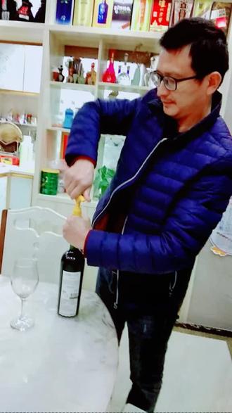 对于酒鬼来说,瓶塞开启的声音——是世界上最动听的声音!🍷🍷🍷