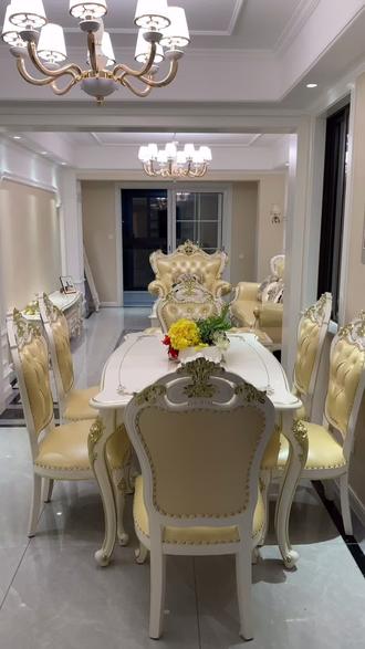 他82我85,共同努力15年,混了一车两房仨娃,房子不大也够住,车子不贵能代步,老公顾家,孩子听话,此生足矣!