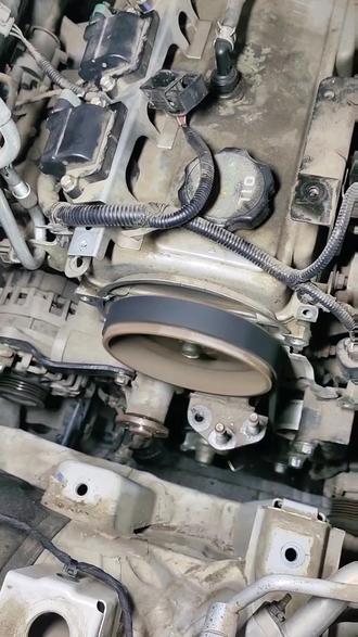 众泰大迈X7更换正时皮带(三菱发动机)#抖音记录修理工的日常 #汽车保养与维修 #专业的事交给专业的人