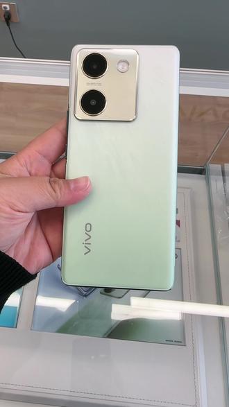 四年内免费更换电池🔋心动就赶快行动📱#手机店日常 #vivoy100越级新标杆