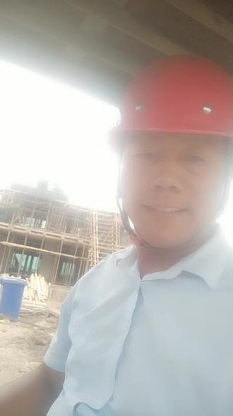 #施工现场 ,什么叫工地上的领班人员在工地上干活,领班人员就的什么都会。塔吊啊,叉车呀。推土机呀,样样都得会。