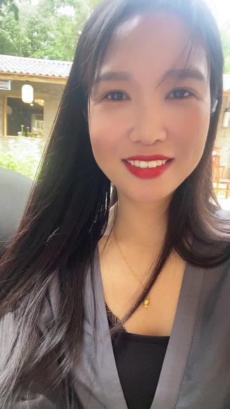 小凤院子家滴暖男厨师长 每次都是自发性做自己工作之外的事 把院子当成了自己的第二个家啊 动不动一不小心下个早班就搞两个好菜跟夫人带回去两口子到家里喝点小酒 厨师长夫人我好羡慕嫉妒恨你有这么好一老公哦 @洪丞