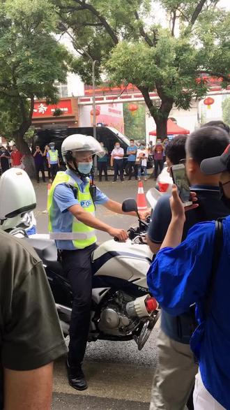 考生走错考场 感谢我们大保定的警察蜀黍极力救援