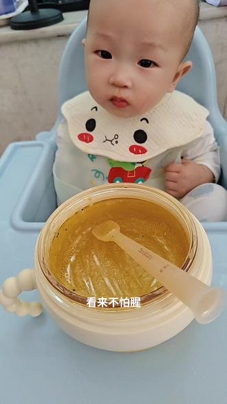 #萌娃日常 #宝宝辅食 #辅食打卡 #南瓜#西兰花
今天七个月了,开始加挪威小鱼DHA,加两种辅食南瓜西兰花,不怕腥都吃完了。