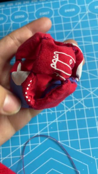 毽子制作^_^嘻嘻一年级小朋友需要用顺便拍个视频给大家^_^#爱手工爱生活 #原创手作 #亲子手工