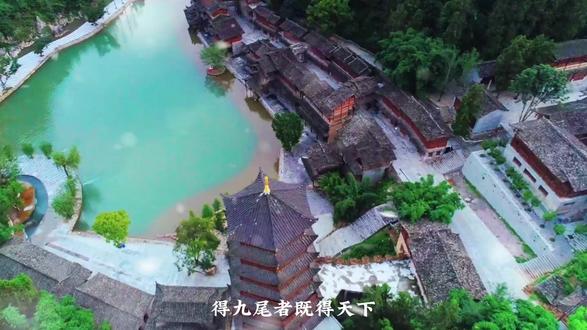 《山海经》之九尾狐,久居青丘之地,本为祥瑞之兽,逐渐演化为妖孽。从治水有功的大禹之妻涂山氏,到祸国殃民的妲己…,狐与人一样皆有善恶之分。#九尾狐#山海经#亲子#古风@嘉了个玲