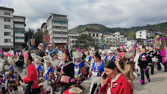 中国苗族男人相亲网站_苗族的相亲节是哪一天 中国苗族男人相亲网站_苗族的相亲节是哪一天