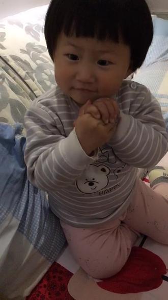 豆芽,会唱世上只有妈妈好,会唱小兔乖乖,小心疼～0606#宝 - 抖音