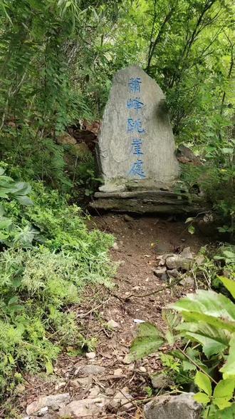 这里是,电视剧天龙八部
丐帮帮主萧峰为了宋辽两国不起战争跳崖处