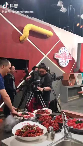 抖音作品怎么发到抖音群去 9eb9a42e97b04ebbadd1ad1e9faa19b6~tplv-dy-resize-origshort-autoq-75:330.jpeg?x-expires=2000916000&x-signature=NE2dNJfJmiogmZW3L%2F%2F8yCJk2RA%3D&from=3213915784&s=PackSourceEnum_AWEME_DETAIL&se=false&sc=cover&biz_tag=pcweb_cover&l=202306010224505FCD39C967863B7AF628