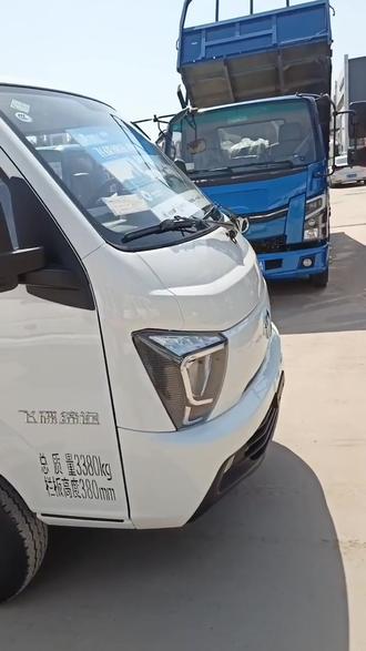 飞碟缔途油气两用车型,匹配小康2.0发动机,5速变速箱,后桥1030加强桥,5+2/7片板簧,前后稳定杆,185轮胎,双80气罐!需要的私聊我!#@飞碟汽车#油气两用车