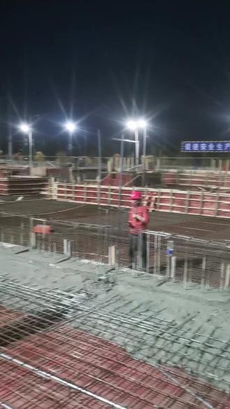 主楼及地库顶板砼浇筑……
今天又是通宵了哦……