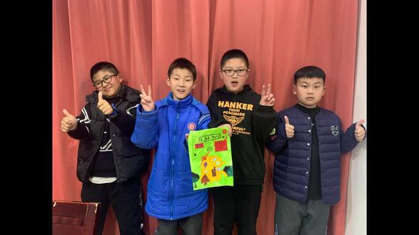 《十万个为什么》创意绘画封面设计小组