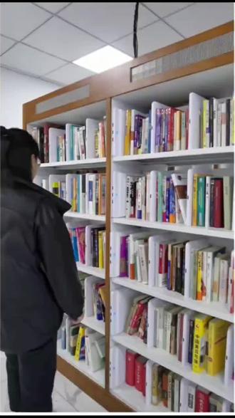 无人管理AI智能图书馆。