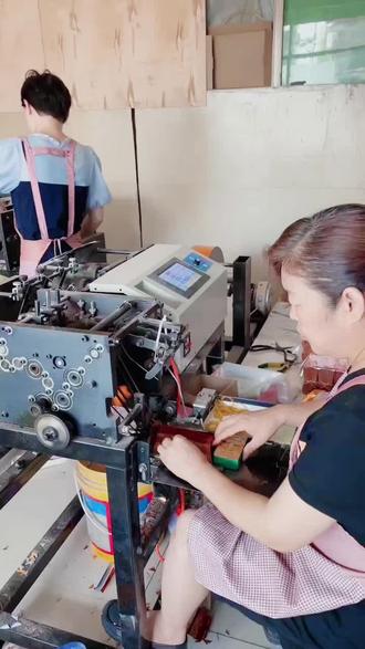 这是邢台任县的客户 家里上了三台半成品元宝机 我们上门维修调试 一个小时就搞定了#元宝机 #全自动元宝机