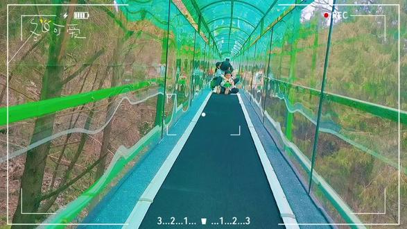 告诉你爬灵栖洞一点也不累!魔毯上,滑车下!妥妥的