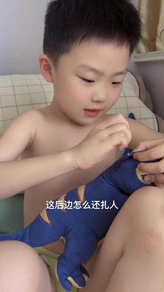 上联:缝一年,补一年,缝缝补补又一年
下联:新四季,旧四季,新新旧旧过四季
横批:勤俭节约#贴心皮夹克 #新三年旧三年缝缝补补又三年 #无忧无虑的年纪