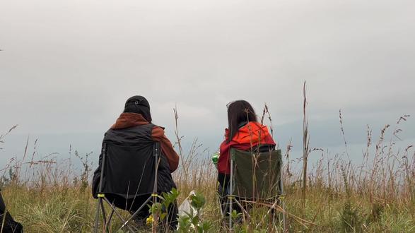 第一次徒步是马头山,地图上扒拉5分钟选中的一座野山,
原来凌晨5点的山这么安静,说走就走,我们只关心哪边是东边。
拥有一个情绪价值拉满的朋友@金鱼LY
#保持热爱奔赴山海 #放飞自我系列 #有趣的灵魂 #户外徒步#夜爬