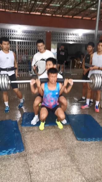 家里人当时都不同意我复读,体育算不上厉害,文化也很毛,又是理转文,希望更不大。但我还是想证明自己,一定可以#复读 #体育高考
你答应过自己,要成为心目中的那个模样