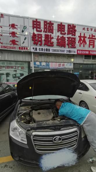 车型:08年一汽奔腾B70
故障:仪表显示ABS和发动机故障灯亮。
报故障码:U0073和U0100:CAN系统通讯差错故障
解决办法:维修ABS泵。