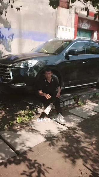 奋斗中的男人,生活很累但要继续微笑面对,