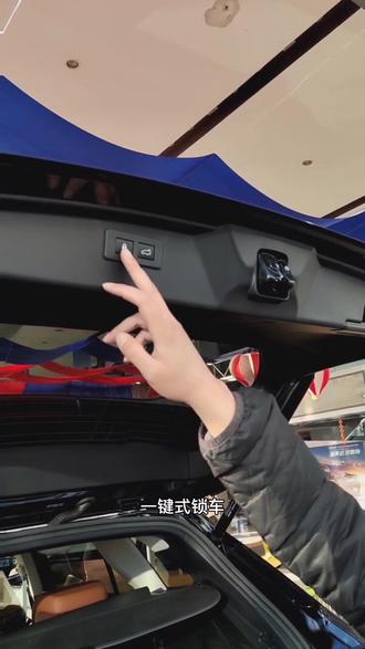 斯巴鲁后尾门方便快捷!