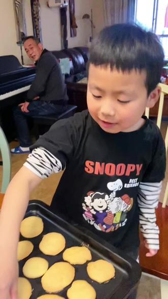 源大厨又开始营业啦,今天教各位宝宝做手工饼干,酥脆可口蛋香四溢,要不要来一块?#儿童烘焙#宝宝零食 #我是小厨师