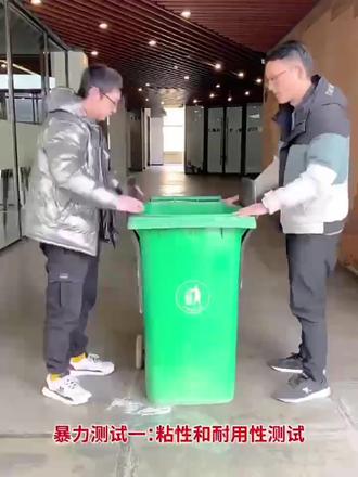 #上热门 隔热棉施工流程
如果你家里有彩钢房瓦房水泥房阳光房等,夏天
不隔热冬天不保温,选它就对了。三公分厚有效
隆温十八度左右,不怕水不怕火,寿命十几年没
问题!