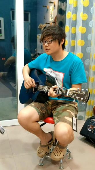 摩莉m1弹唱音色试听,喜欢的可以私信我呦~😊#小谢吉他工作室 #吉他弹唱教学 #木吉他