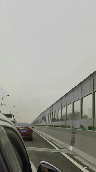 第一时间体验莫干山路高架通车!