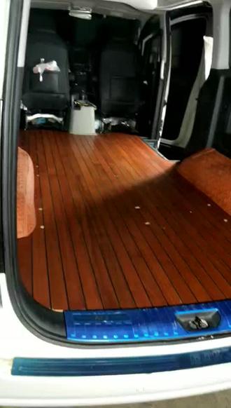 江淮瑞风M3 9座固装木地板加班施工!