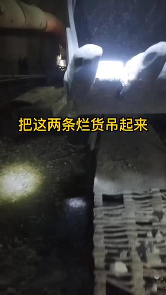 广西高速隧道,挖仰拱,记录一下隧道工作,朋友们帮忙点个赞,谢谢大家点一赞工作顺利,万事如意,心想事成。