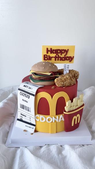 麦当劳蛋糕。 半翻糖哦🤏。#烘焙培训 #蛋糕