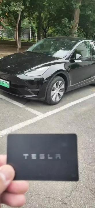 如何一张卡片开启两台特斯拉?
答案很简单,你得有两台特斯拉,
如何用一张卡片开启所有特斯拉,
答案更简单,让所有的特斯拉都是你的!#二手车 #抖音汽车 #dou是好车 #每天推荐好车 #汽车租赁 #二手车搬运工 #每天一辆代步车 #撸车日常 #汽车