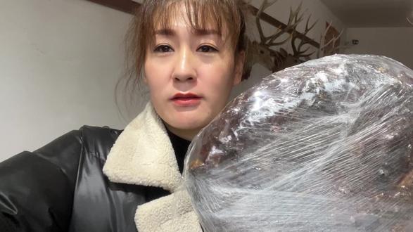 给美女挑选梅花鹿胎,整个烤干的鹿胎怎么吃比较方便?分享给大家 #梅花鹿胎 #鹿胎粉 #鹿胎打粉