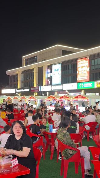 人间烟火气,最抚凡人心,金元宝海洋星光夜市它来喽#金元宝海洋生活广场 #夜市里的烟火气 #夜市美食 #夜市